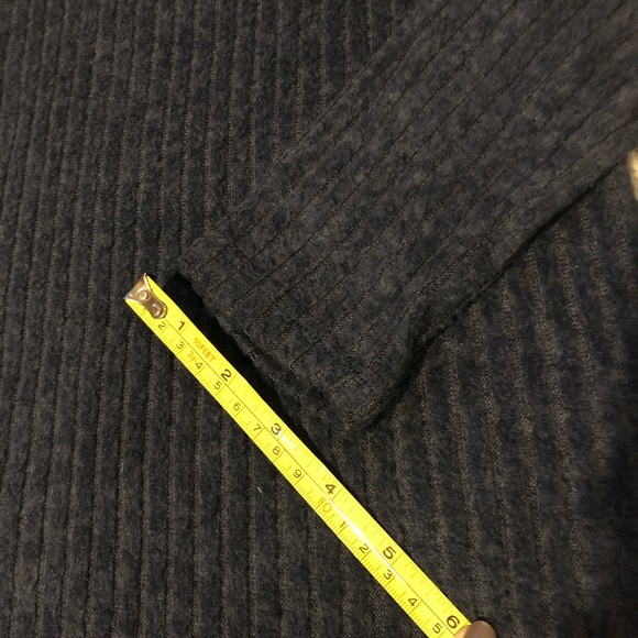 Caution to the wind mock neck sweater Small? Soft lightweight navy blue - Picture 8 of 8